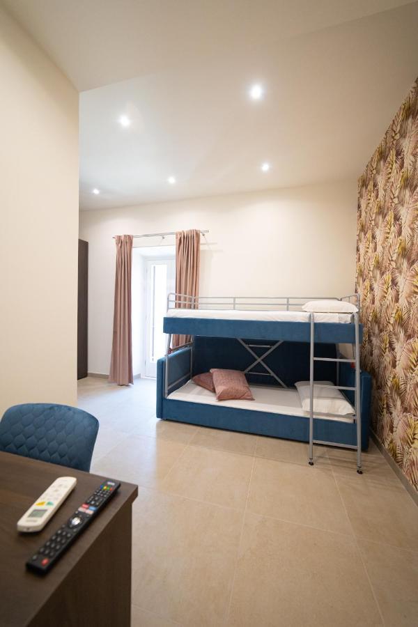 Numisia Guest House Terracina Luaran gambar
