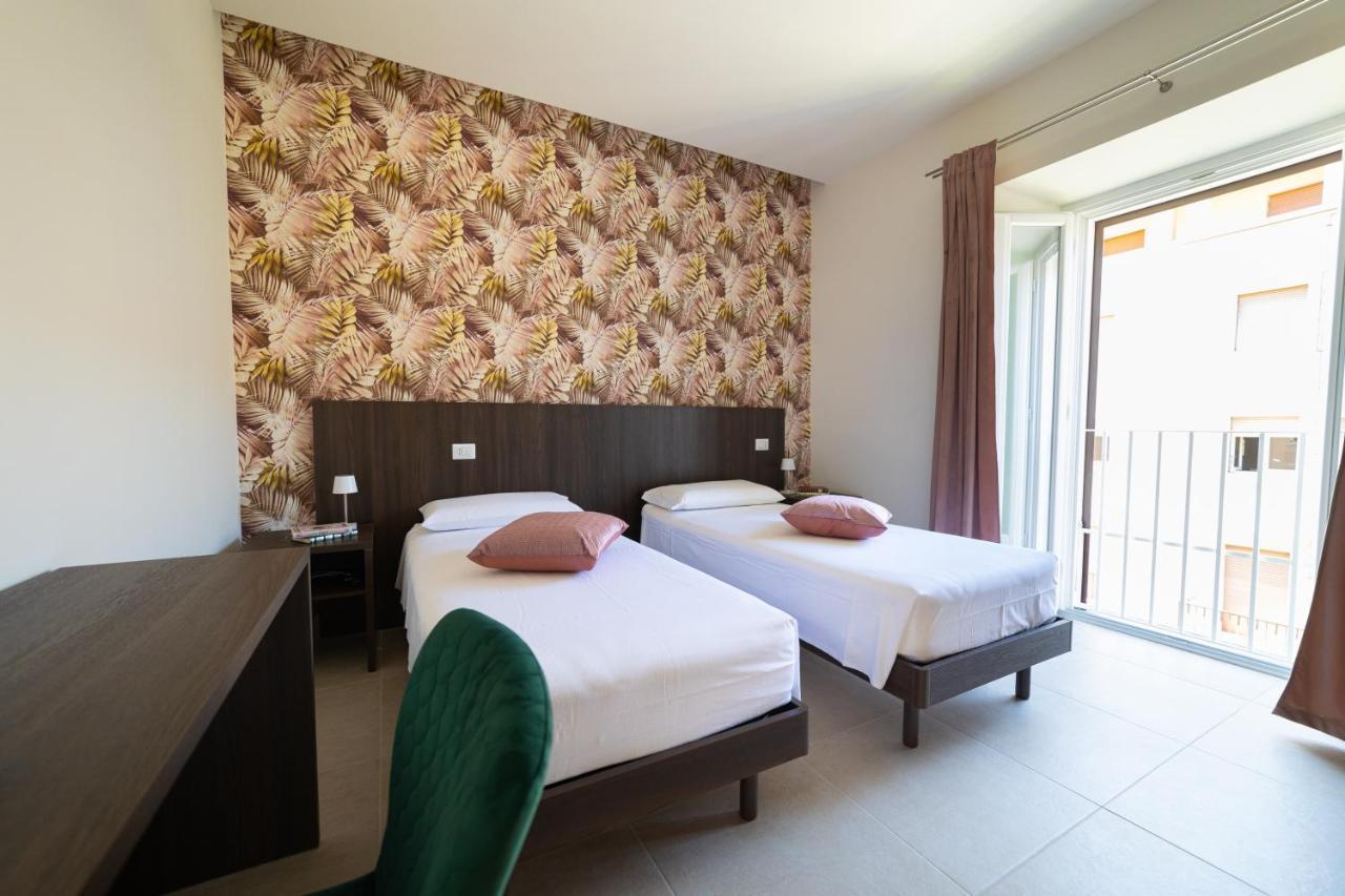 Numisia Guest House Terracina Luaran gambar