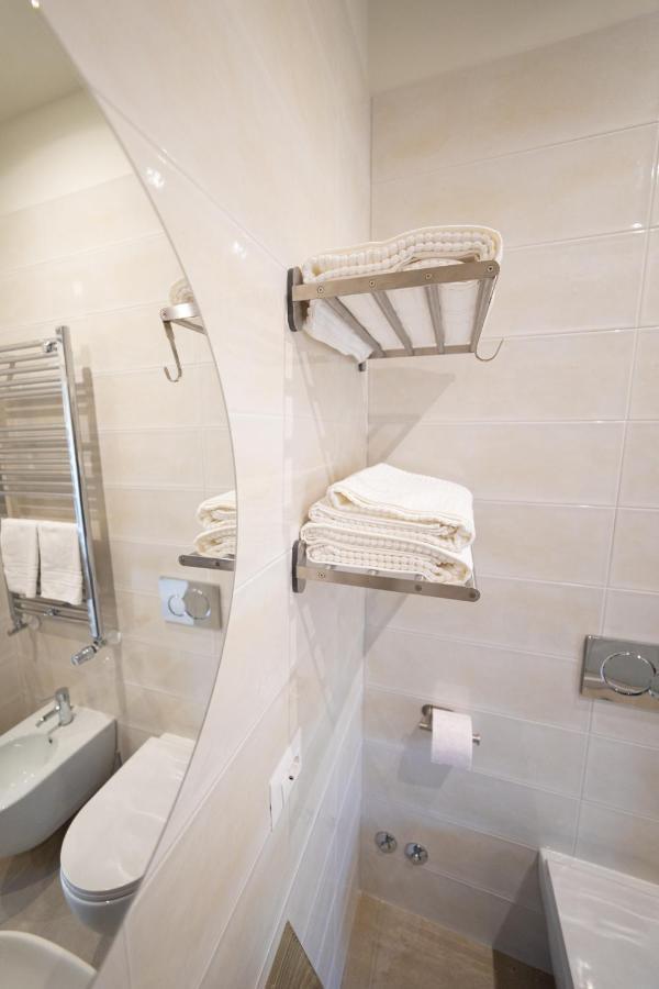 Numisia Guest House Terracina Luaran gambar