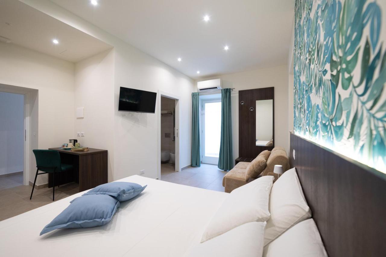 Numisia Guest House Terracina Luaran gambar